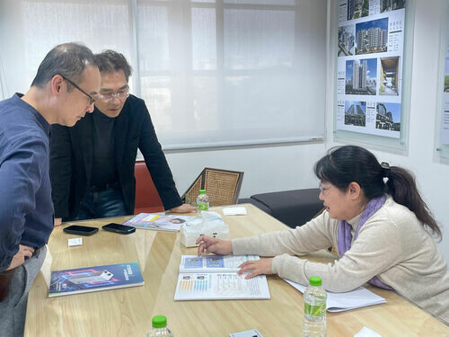 東湧實業捐贈榮獲業界首張「ISO 14067 碳足跡」認證的高效能熱水系統予草屯福利園區「聖道山莊」